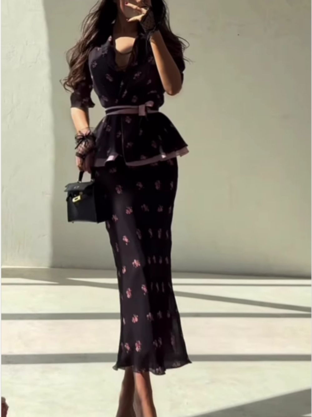 V-neck printed lace-up skirt suit