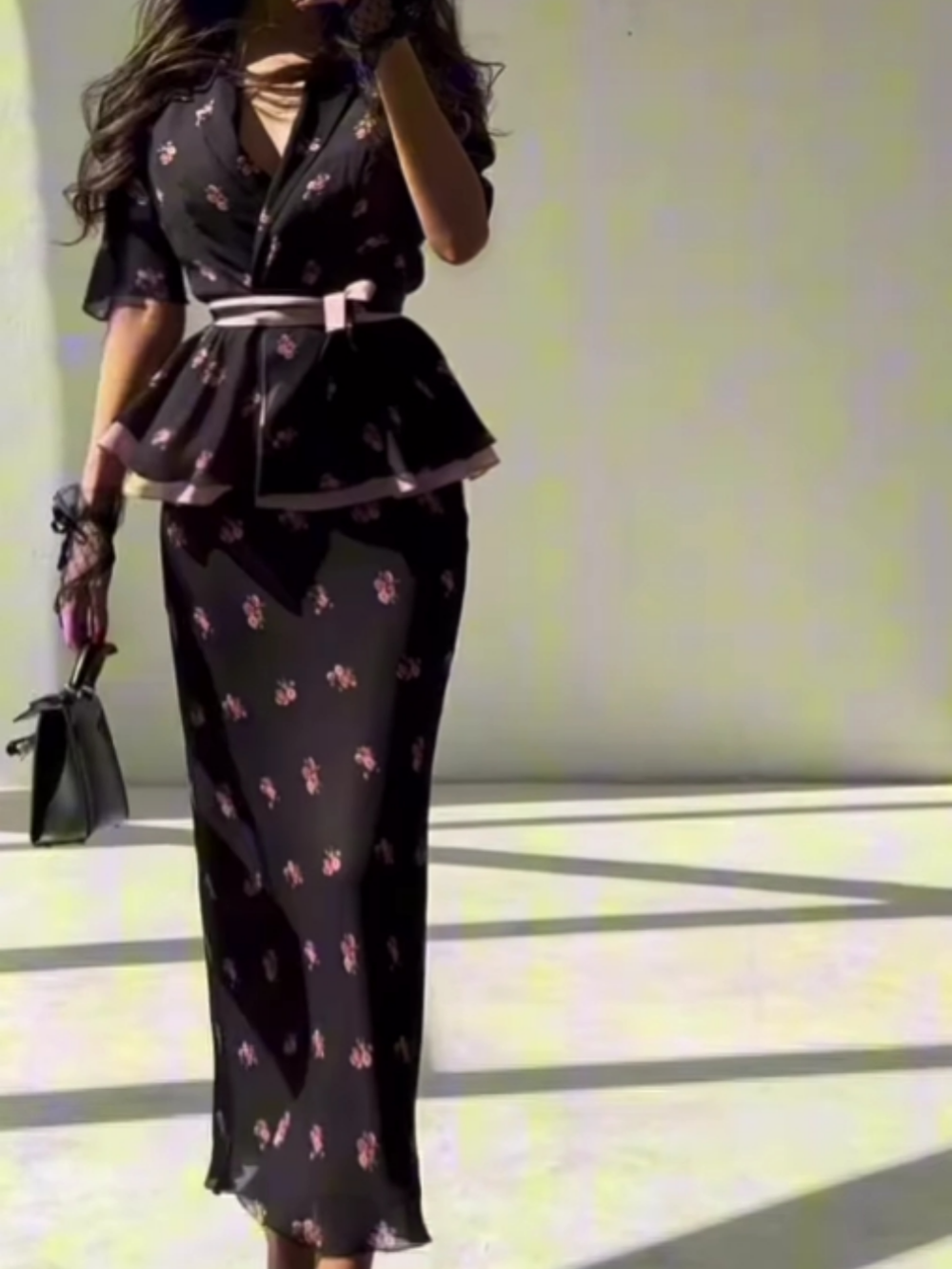V-neck printed lace-up skirt suit