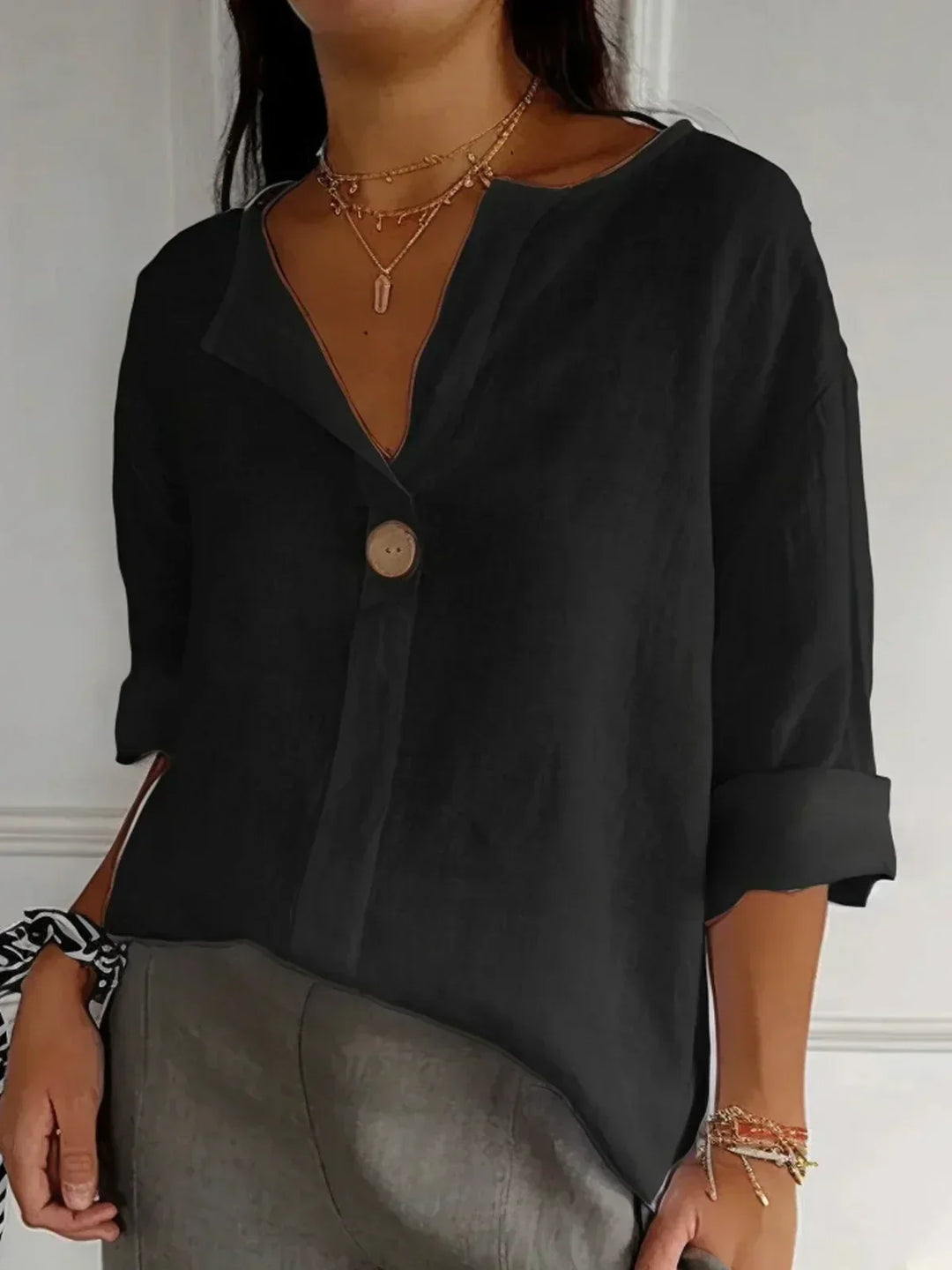 Relaxed Linen V-Neck Blouse with Effortless Everyday Fit